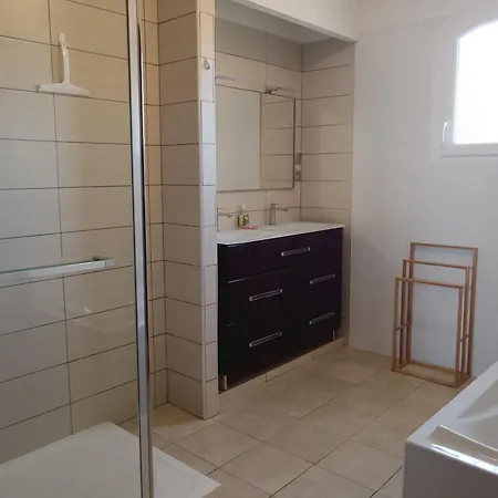 Apartment Les Grenadines Etage Meze